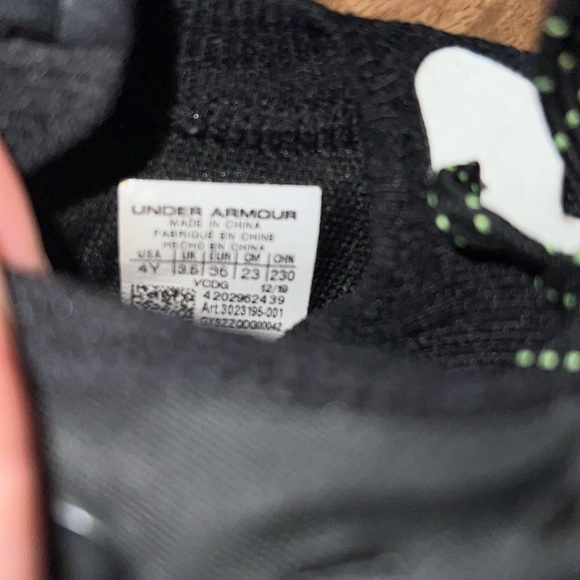 Under Armour Hovr Phantom black and neon green size 4Y - Picture 10 of 11